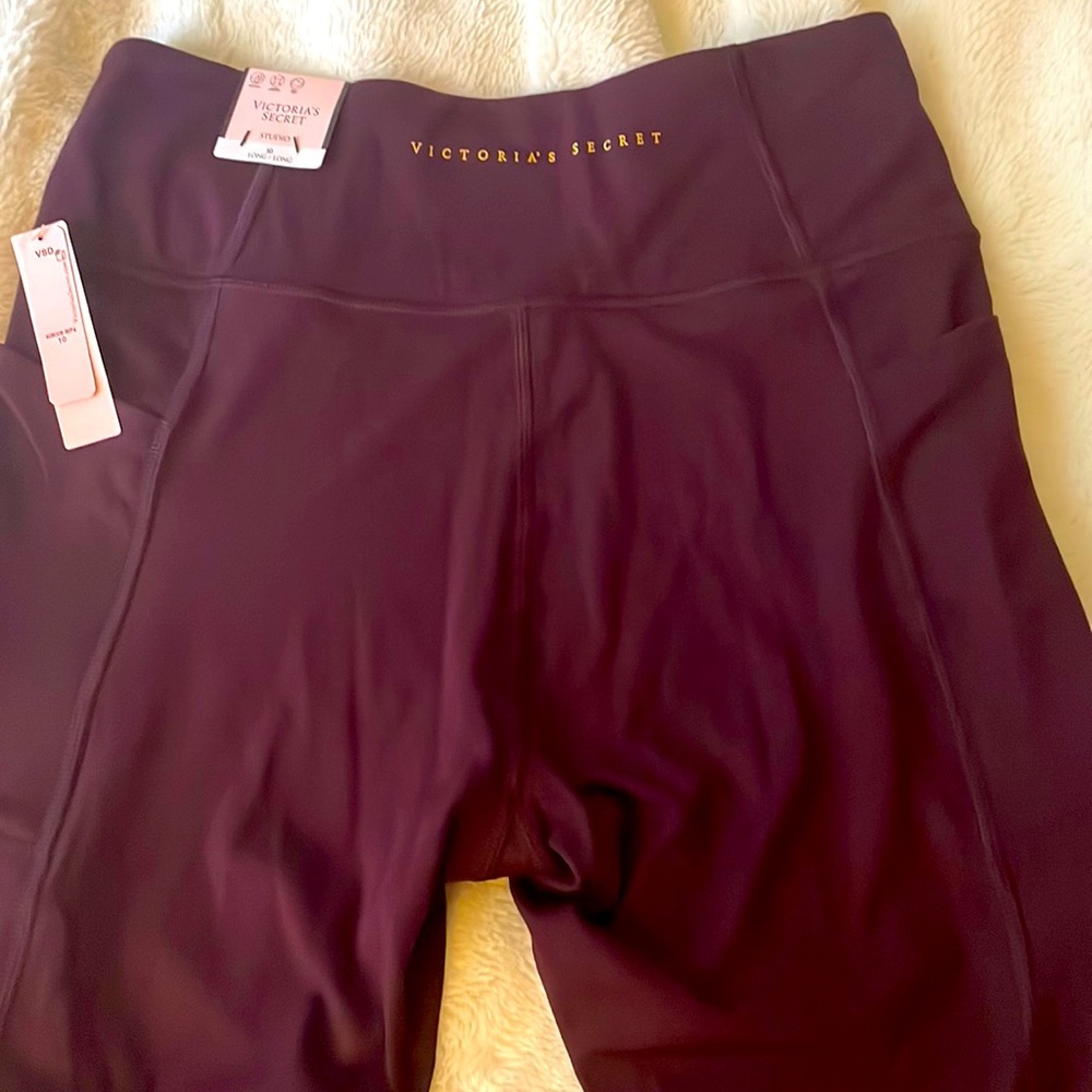 Victorias Secret Incredible Essential Leggings in size 10 burgundy (brand new)